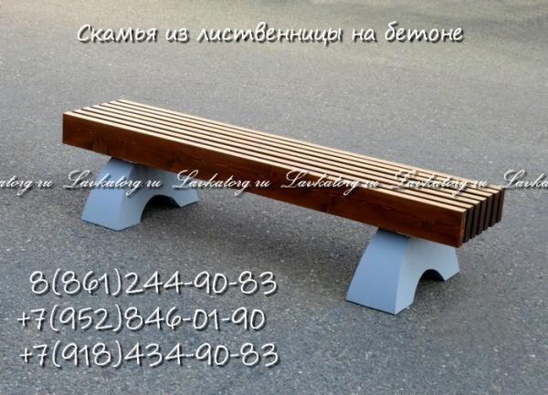 Скамейки без спинки из толстого бруса лиственницы на бетоне СБлв-2Б — фото 2